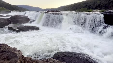 Cascada-De-Arenisca-En-Virginia-Occidental