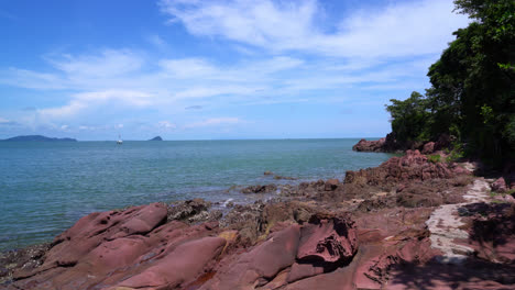 chanthaburi, thailand-2의 바다 해변이있는 분홍색 해안