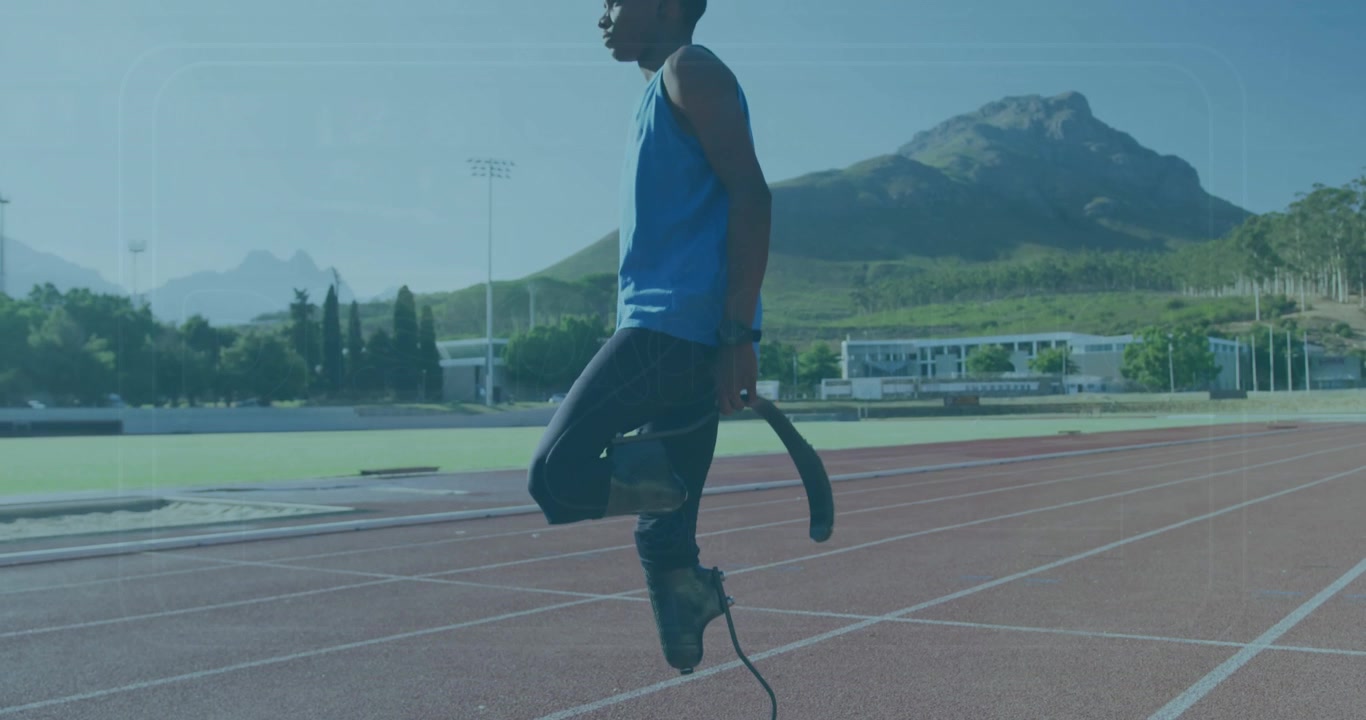 Atleta amputato che si allena su pista di atletica con sovrapposizione digitale