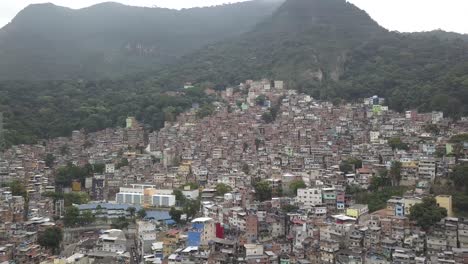 Drohnenaufnahmen-Von-Rocinha,-Einer-Favela-In-Rio-De-Janeiro,-Brasilien,-Einer-Der-Größten-Favelas-Der-Welt