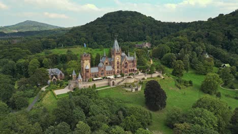 Insignien-Der-Reichen-Offensichtlich-Im-Schloss-Drachenburg,-Privatvilla