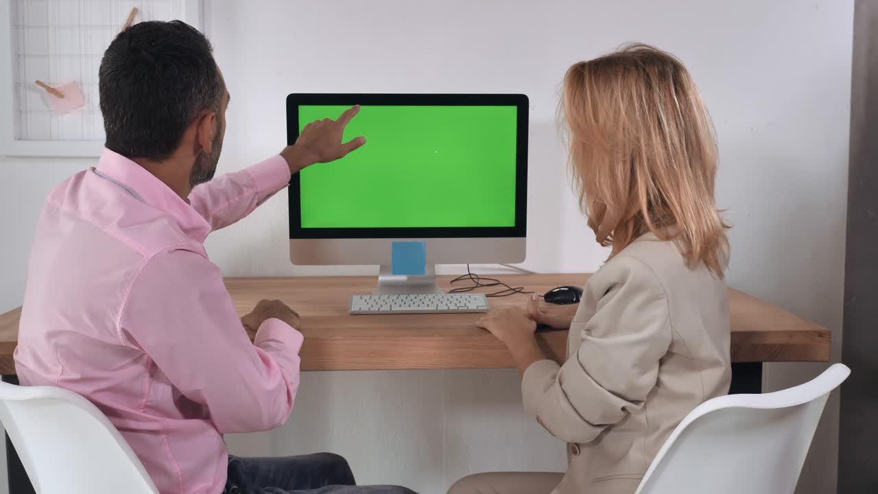 smiling employee tell to client about service