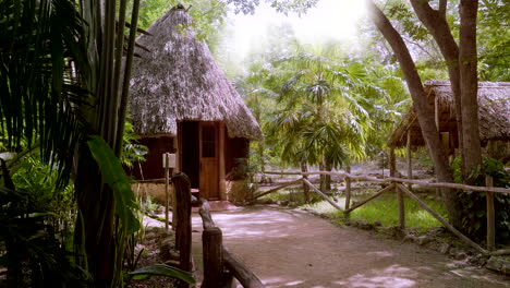 Maya-Haus-Mitten-Im-Dschungel-In-Yucatán,-Mexiko