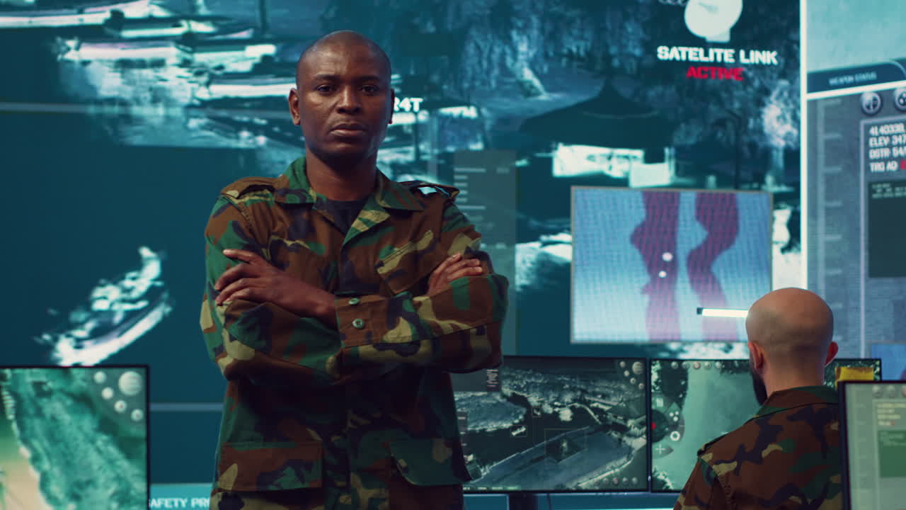 retrato del comandante de la guardia nacional vestido con uniforme de camuflaje militar