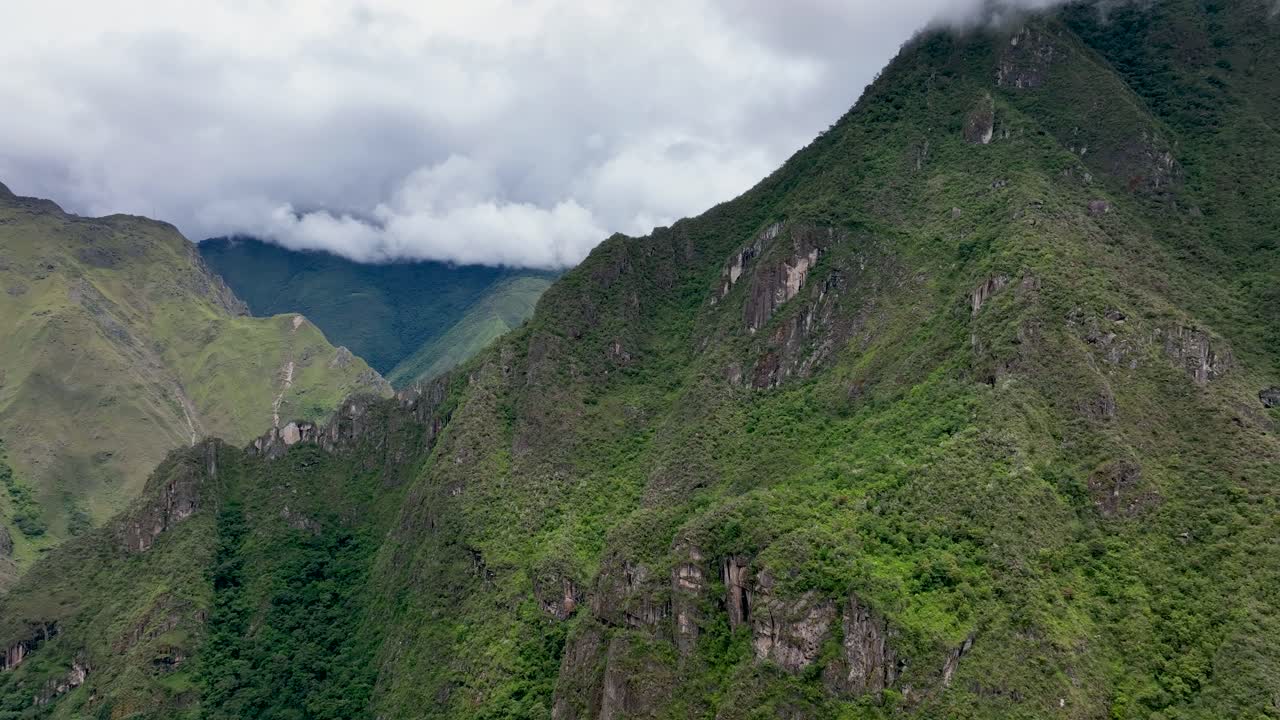 vista aérea de drones de la montaña machu pichu, perú, andes, sudamérica-1