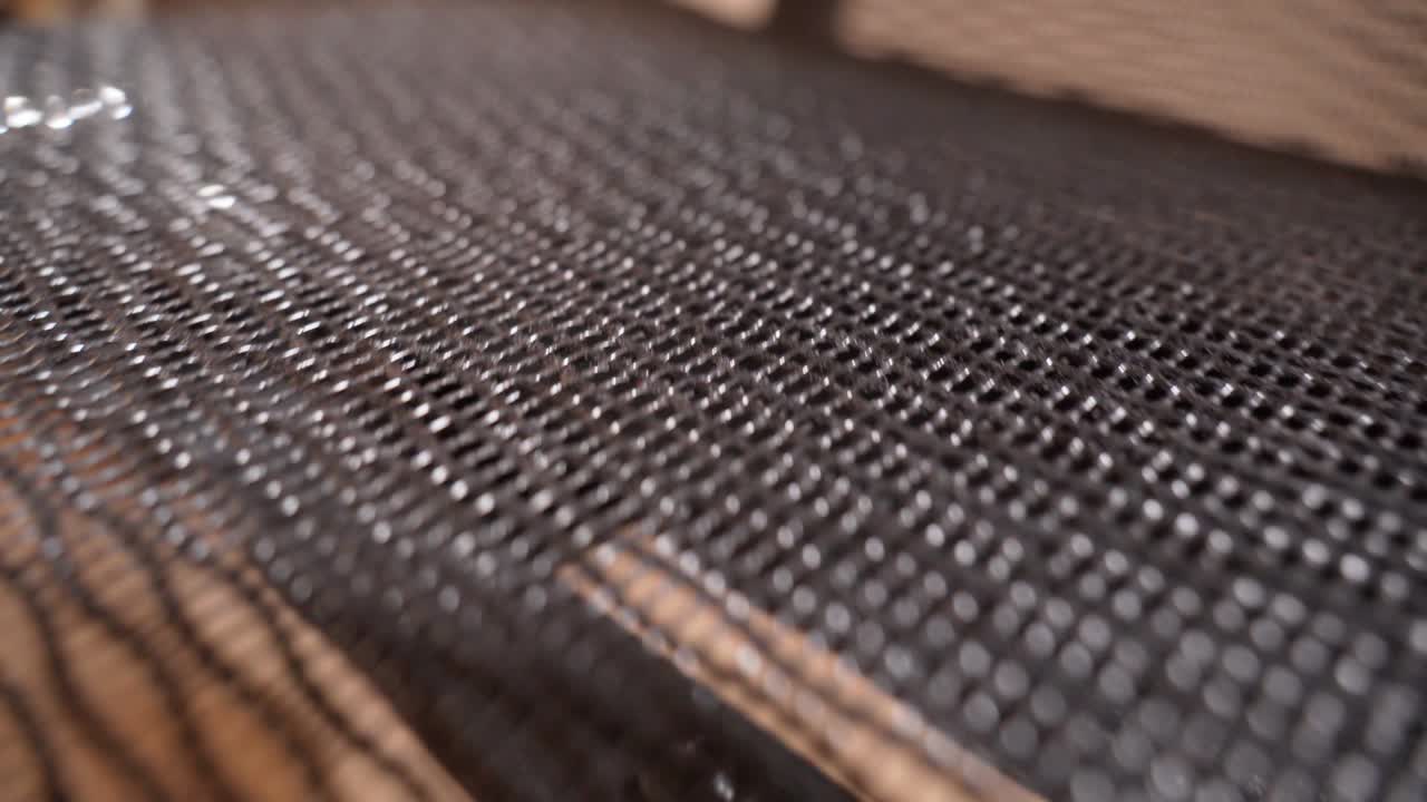 fondo de fibra de kevlar de carbono negro y textura con iluminación. enfoque selectivo