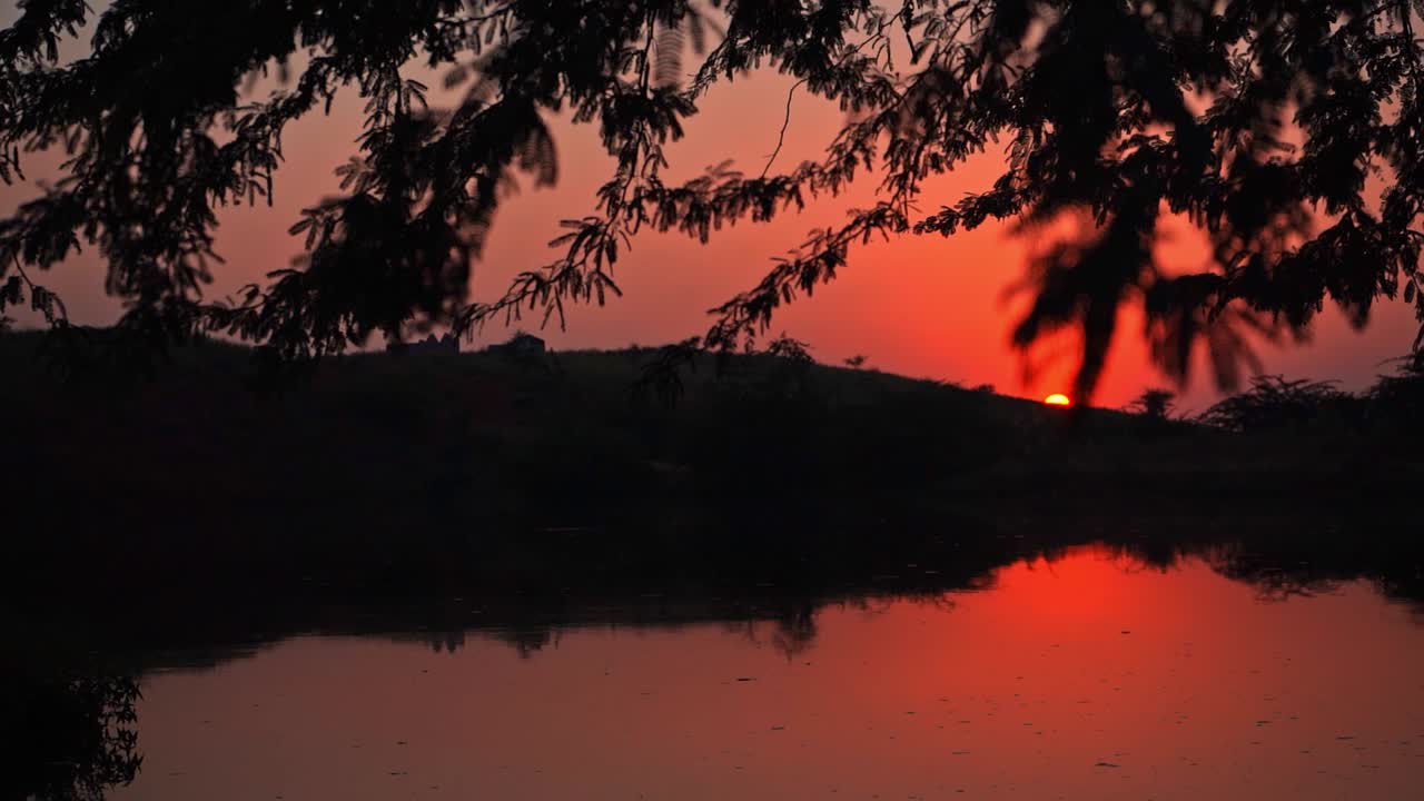 Beautiful frame of sun setting in pushkar , india