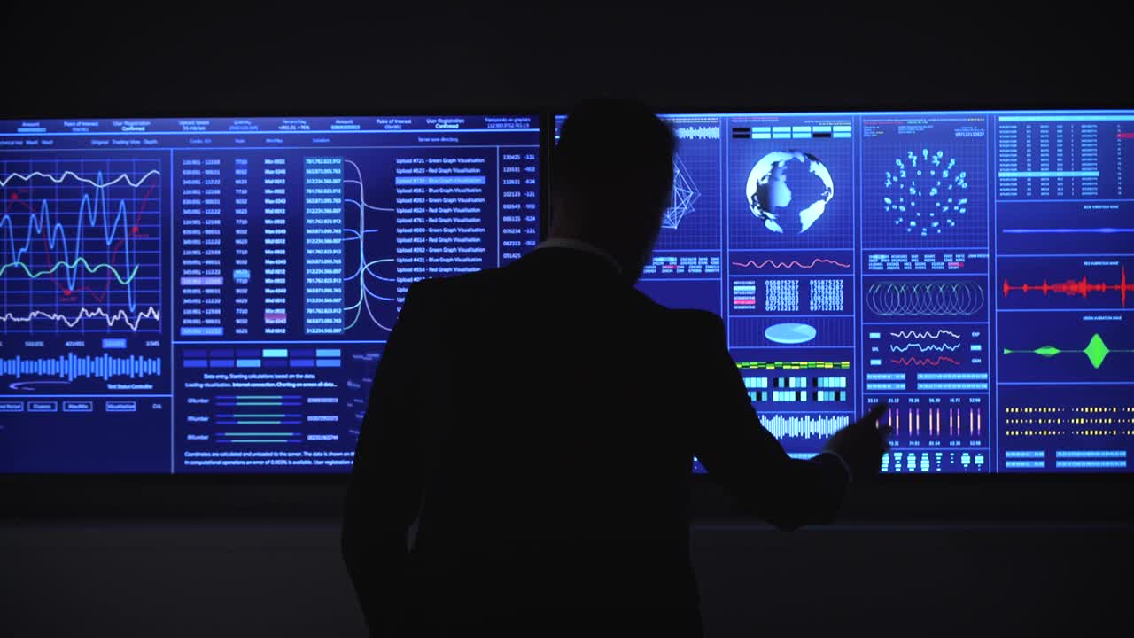 l'uomo d'affari lavora su uno schermo blu