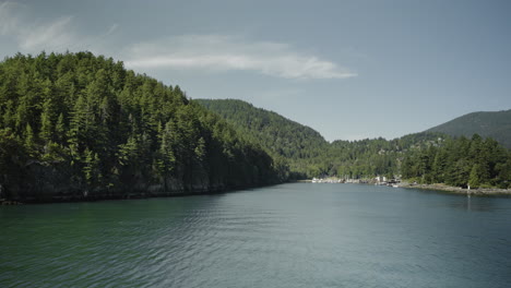 se acerca a la isla de bowen por mar, disparo de gimbal