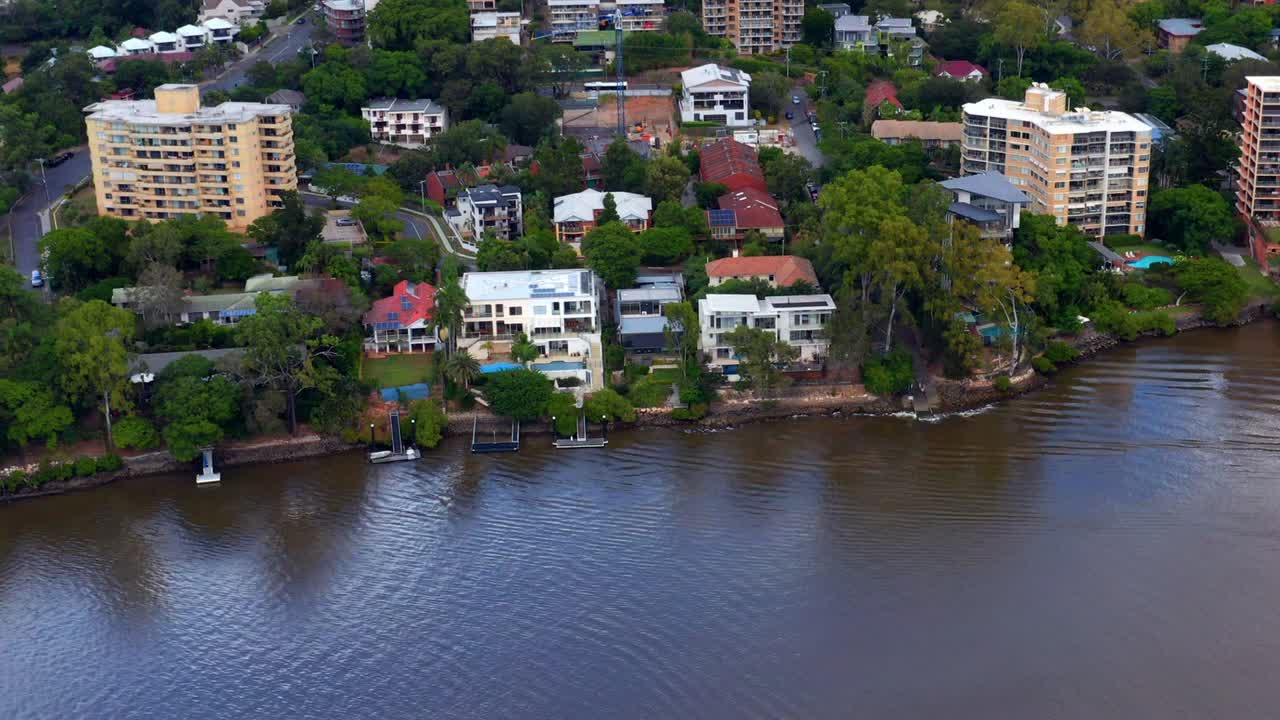 Appartamenti sul lungofiume con piscina nel fiume Brisbane, Queensland, Australia