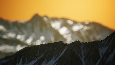 Paisaje-De-Invierno-En-Las-Montañas-Al-Atardecer