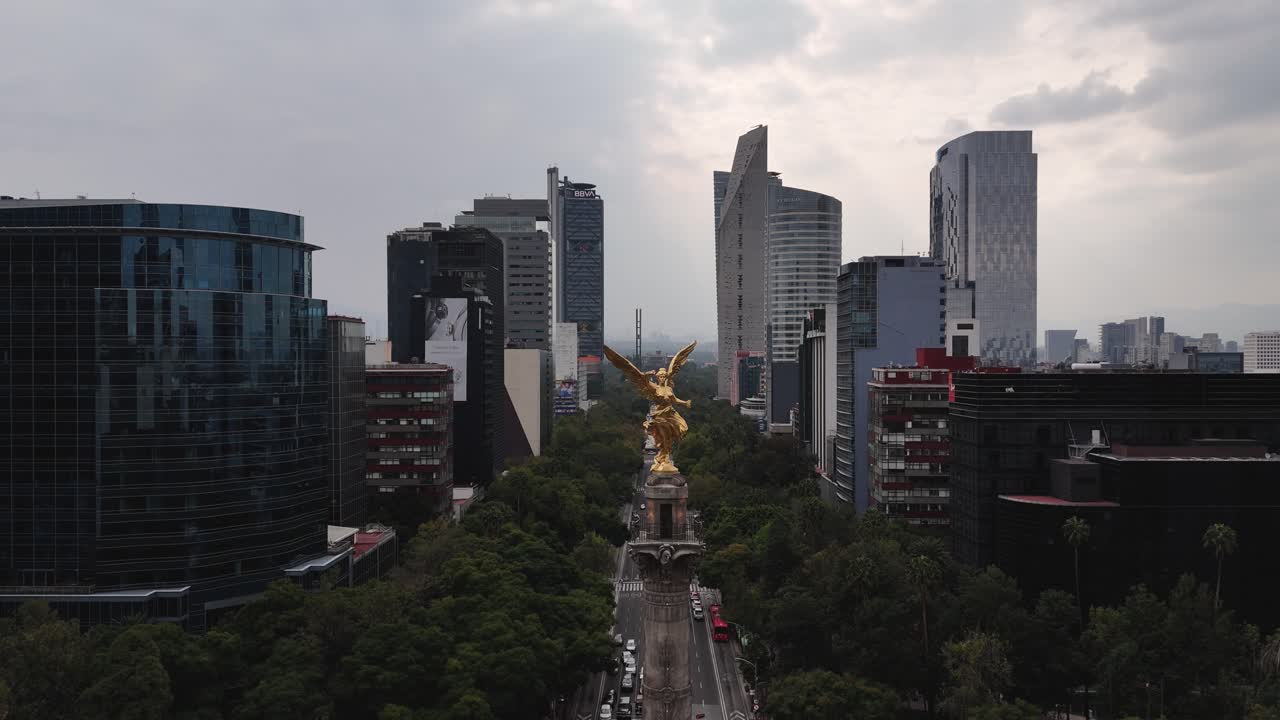 Aerial Footage of the Angel of Independence in Mexico City