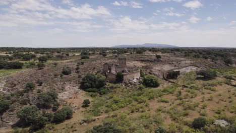 Ruinas-Del-Castillo-Del-Patrimonio-Cultural-En-El-Campo-Rural