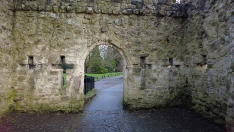 Eine-Kardanische-Halterung-Für-Die-Burgfestung-Reigate