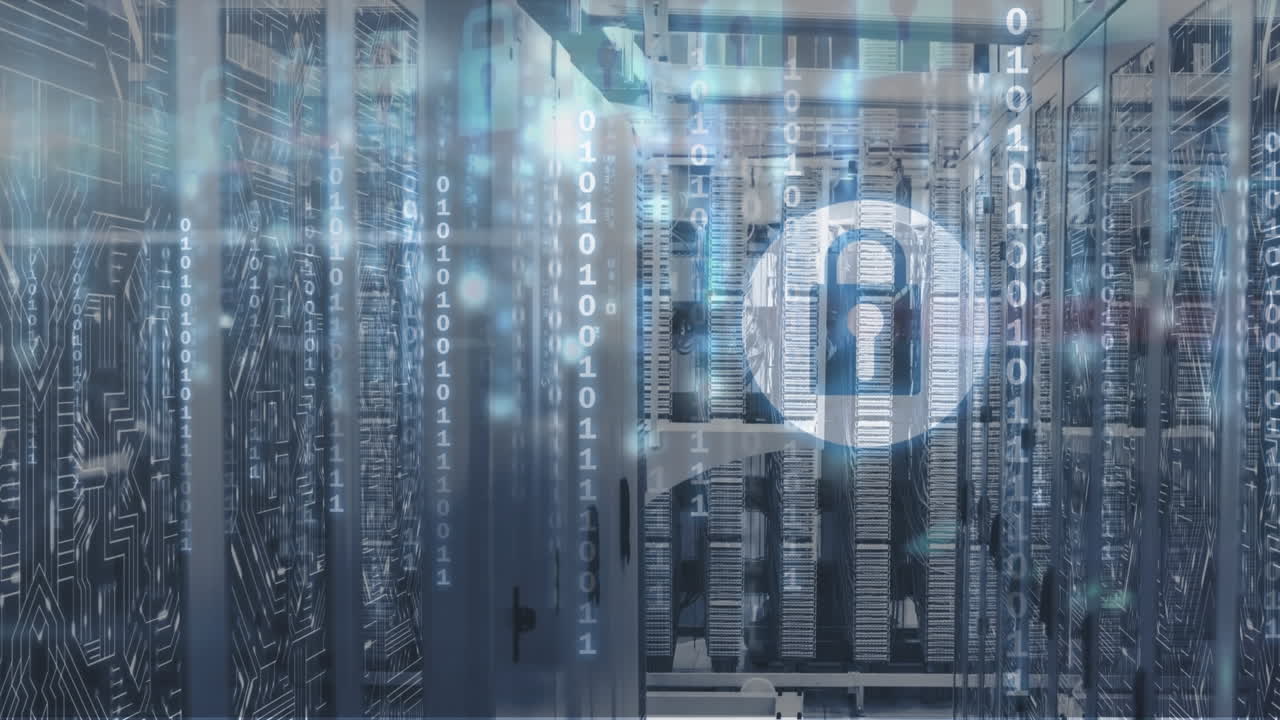 animación del candado de seguridad en línea, codificación binaria y procesamiento de datos a través de servidores informáticos