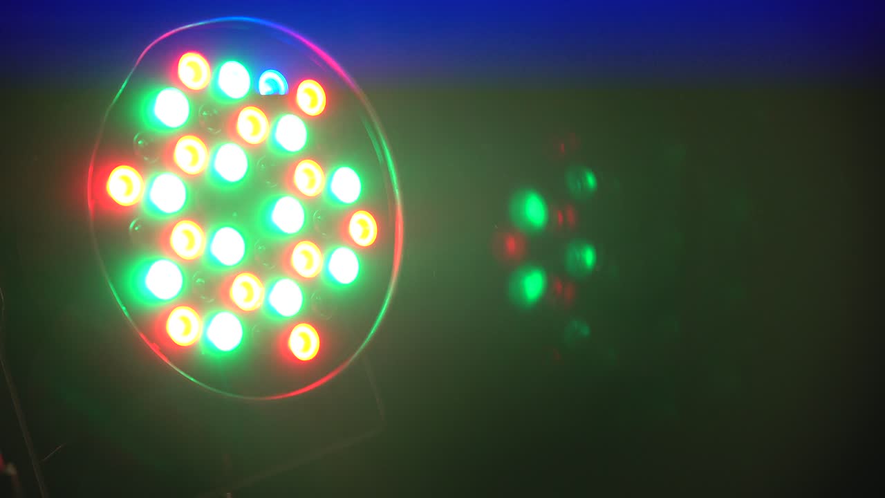 luces de escenario coloridas