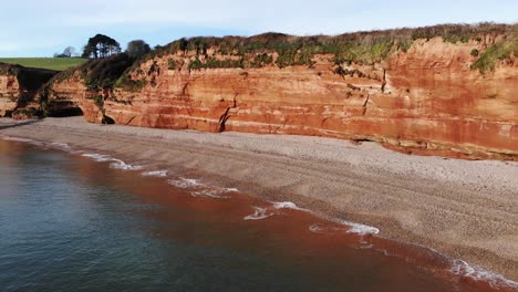 Vista-Aérea-De-La-Bahía-De-Ladram-Al-Atardecer