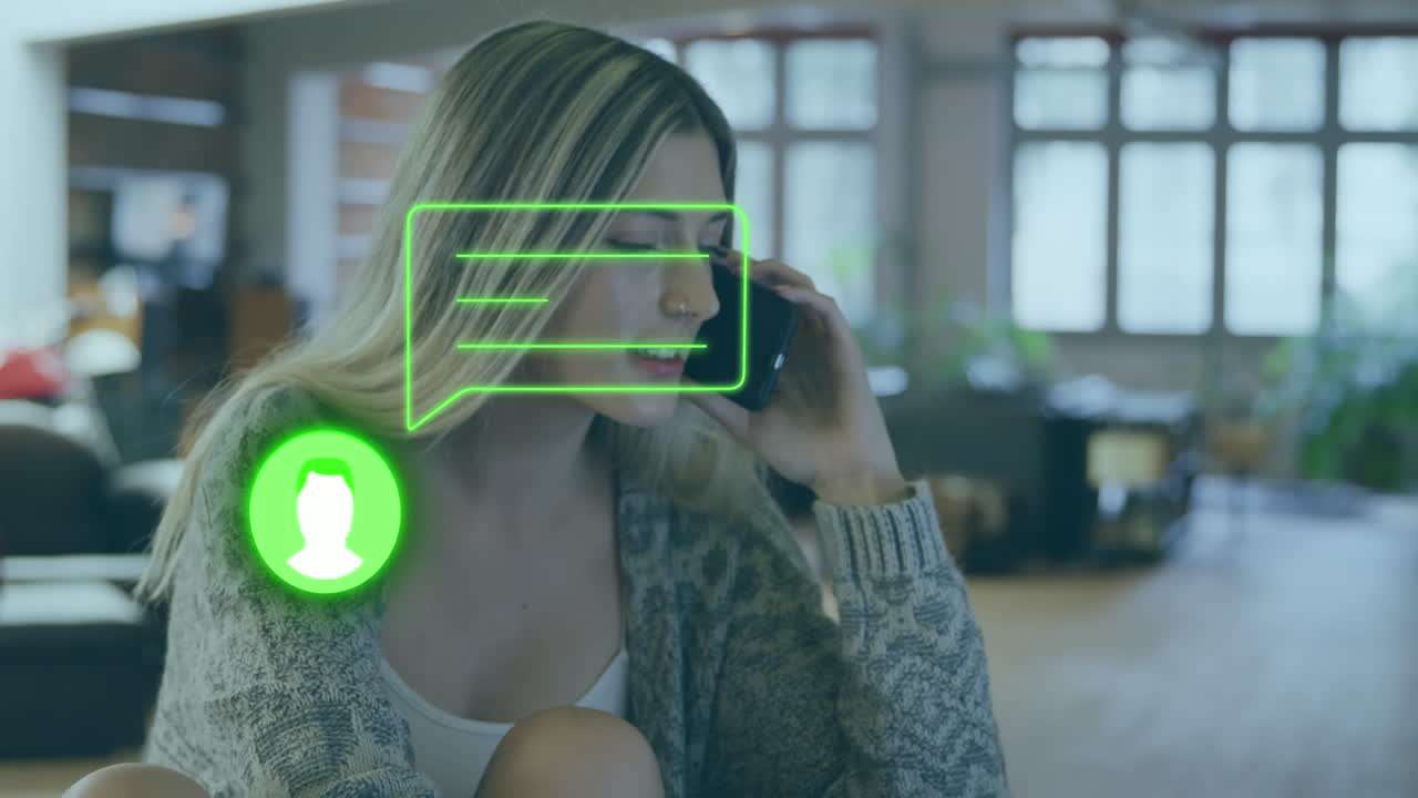animación del perfil y el icono del mensaje sobre una hermosa mujer caucásica hablando por teléfono celular en casa