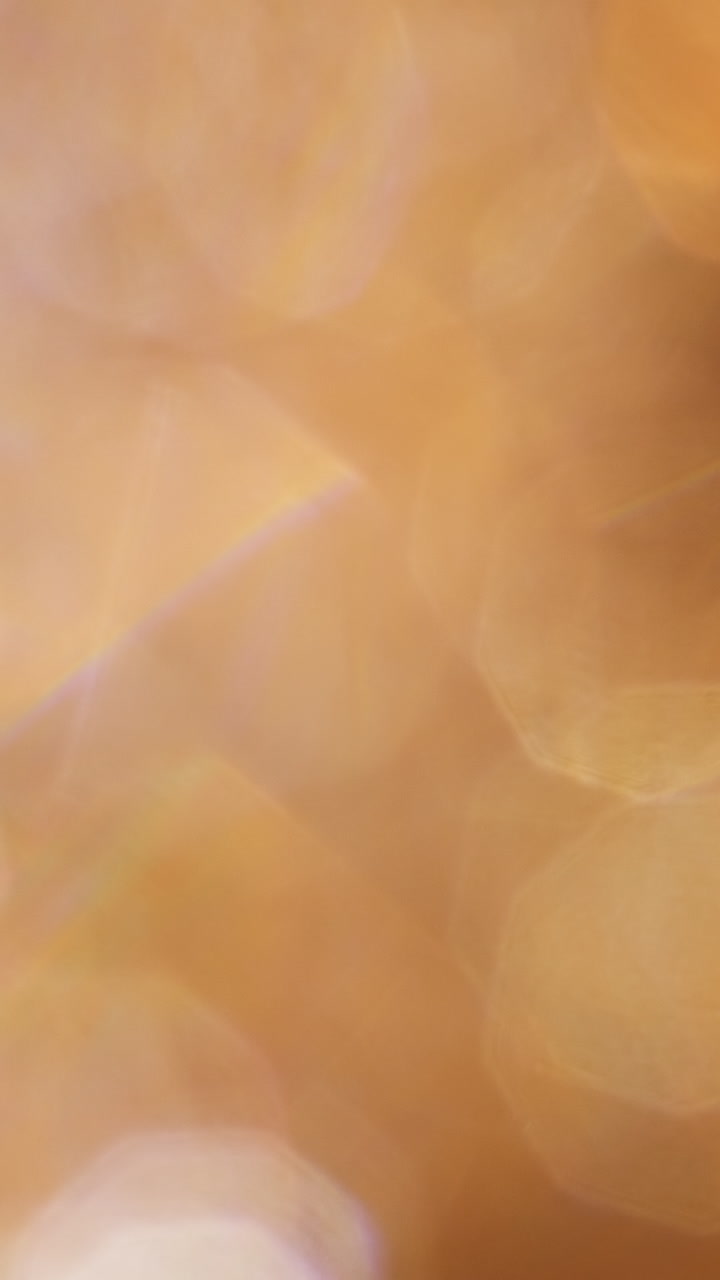 Sfondo astratto con fughe di luce bokeh calde arancioni e marroni