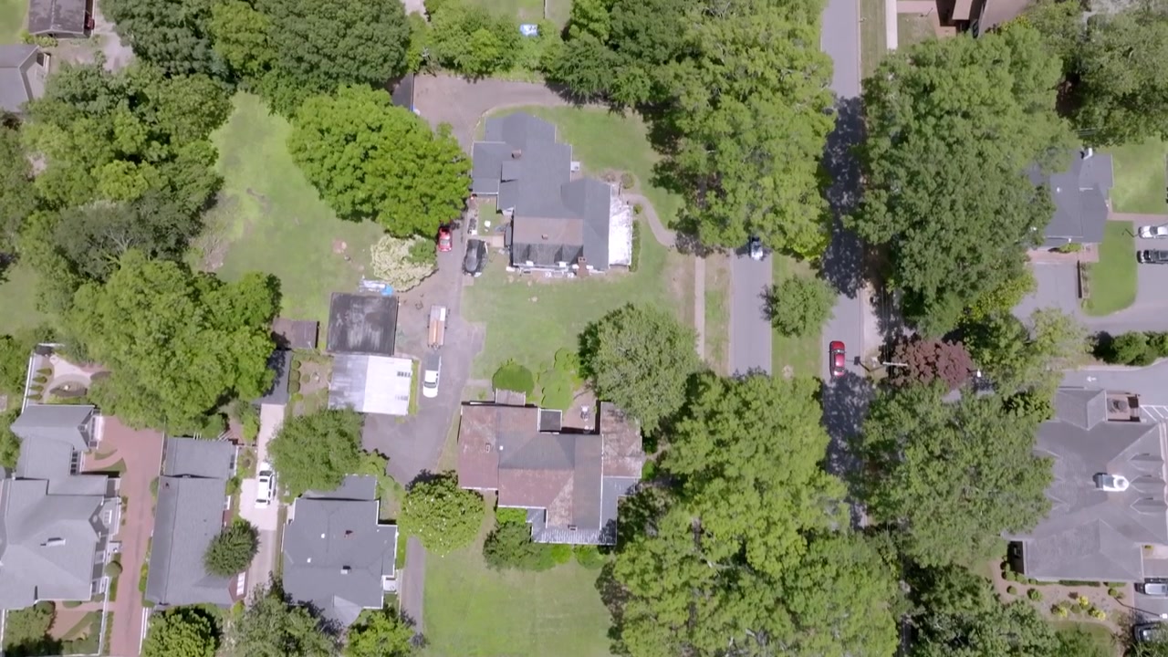Case di quartiere a Statesville, Carolina del Nord, con video di drone in sorvolo
