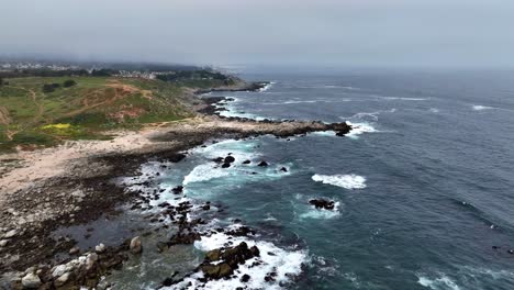 Exploring-Shot-Of-Rocky-Beach-In-Beautiful-Seascape,-Puente-Alto,-Chile