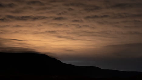 lapso de tiempo dramático nublado de la luz del norte. tiro estable