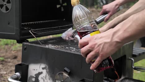 Limpieza-De-Barbacoa-De-Verano-En-Cámara-Lenta