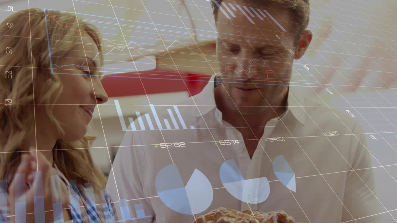 백인 행복한 부부가 가게에서  새를 맡는 인포그래픽 인터페이스의 애니메이션