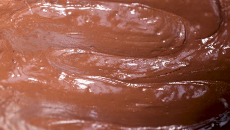 vista de cerca del chocolate derretido girando