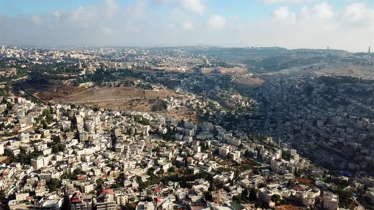 imágenes aéreas sobre el barrio de silwan en jerusalén oriental y la ciudad vieja