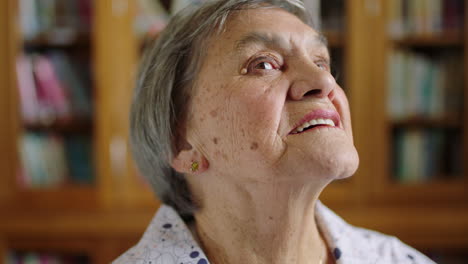 Senior-woman-with-Alzheimer