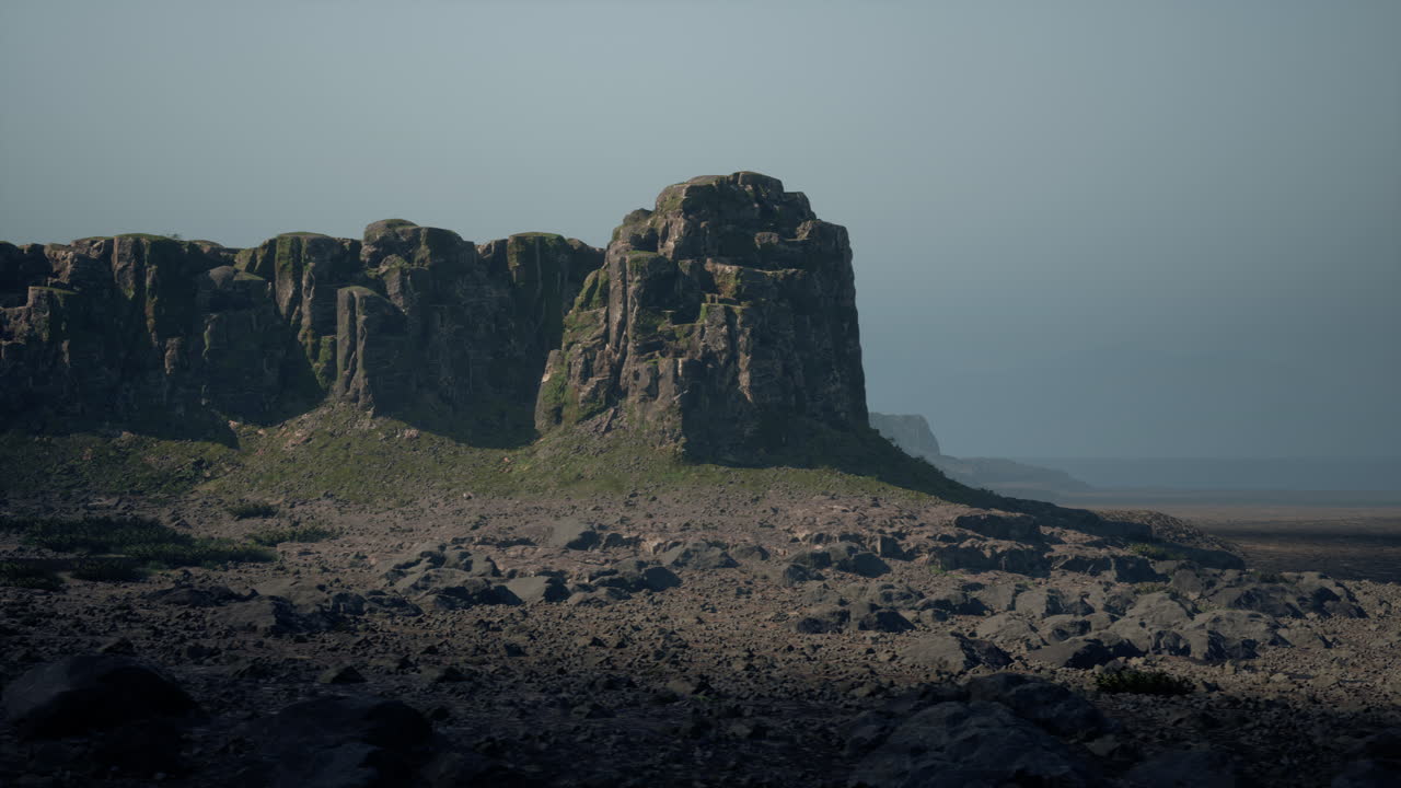 un gran acantilado con vistas al océano