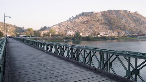 Shkoder-Die-Nordalbanische-Stadt-Das-Tor-Zu-Den-Albanischen-Alpen-Und-Den-Malerischen-Bergen