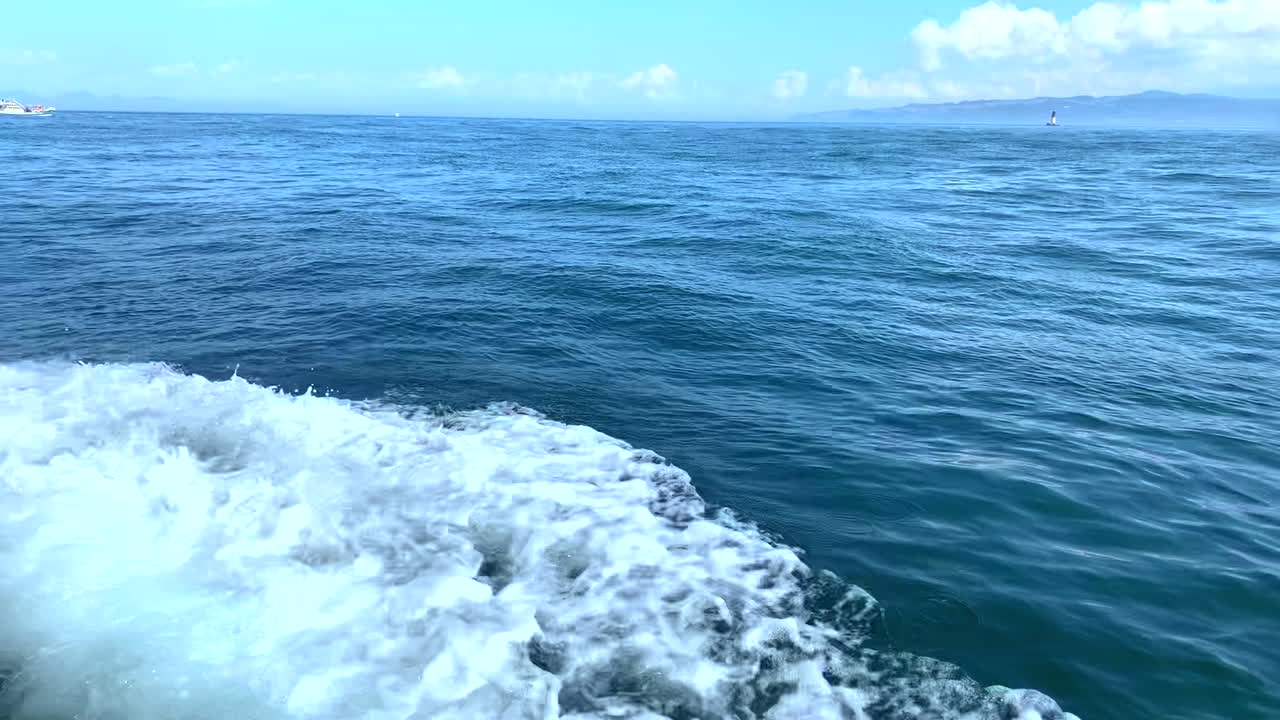 Waves at right side of the ship