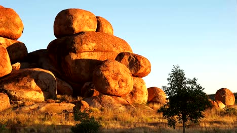 los mármoles de los diablos o el pan vertical de karlu karlu