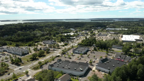 sobrevolar imágenes aéreas de drones en el centro de falmouth, maine, ee.uu.