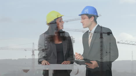 animación de diversos empresarios en el sitio de construcción