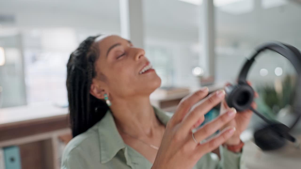 여자, 콜 센터와 고객의 휴식에 휴식을 취