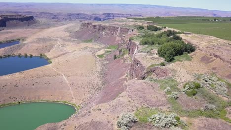 vertical volcanic basalt walls of potholes coulee, central washington