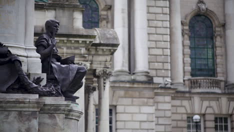 Statues-at-Belfast-City-Hall,-which-is-the-civic-building-of-Belfast-City-Council-located-in-Donegall-Square,-Belfast,-Northern-Ireland