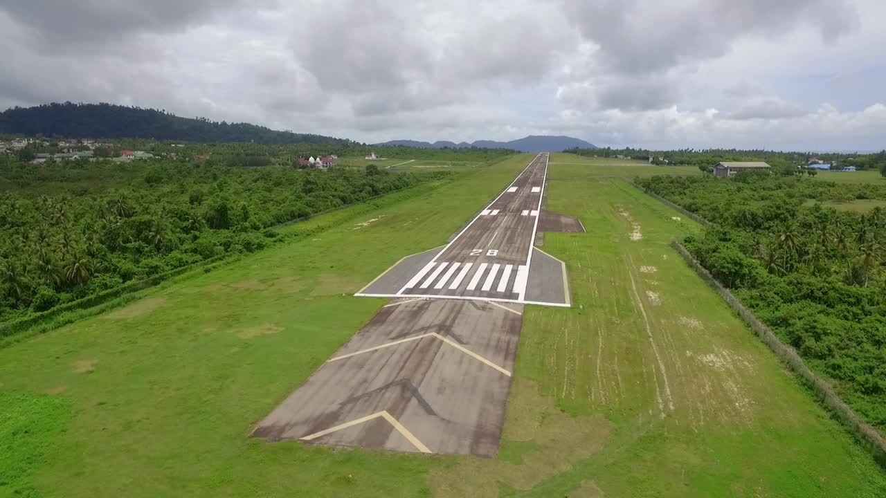- 웨이 섬의 작은 공항에서 탈출