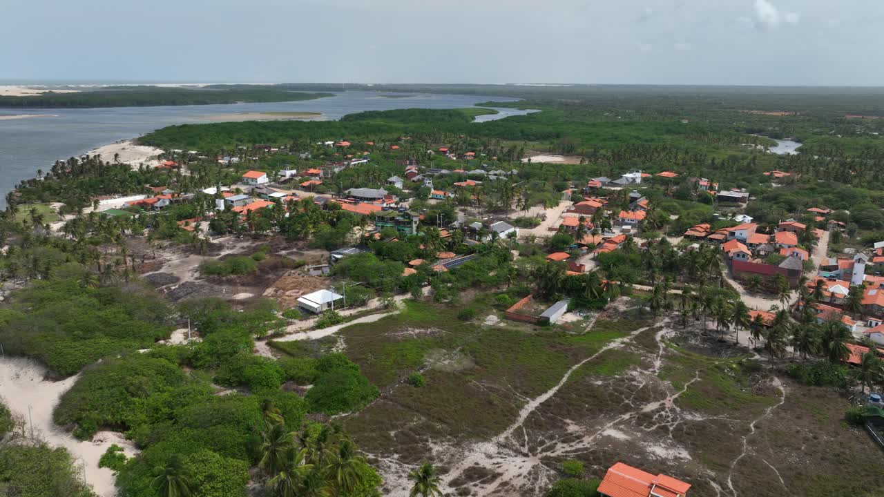 Từ trên cao: ngôi làng trong Công viên Quốc gia Lencois Maranhenses vào ban ngày ở bang Maranhao, vùng đông bắc Brazil, ảnh chụp từ trên cao bằng máy bay không người lái