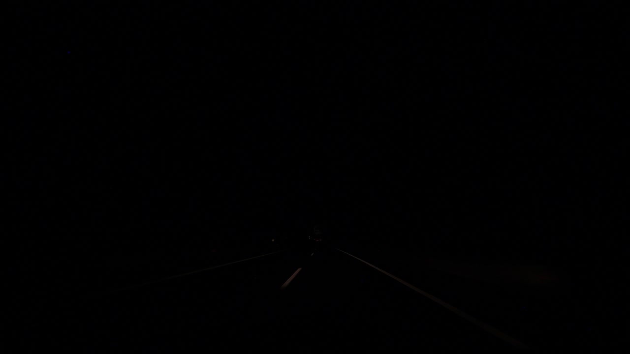 밤에 도시를 운전하는 시간 경과