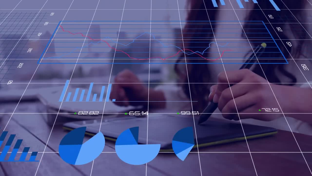 animación del procesamiento de datos sobre una mujer de negocios asiática en la oficina