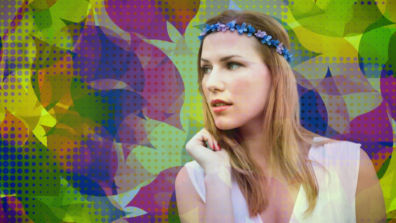 다채로운 잎을 배경으로 한 젊은 여성 4k