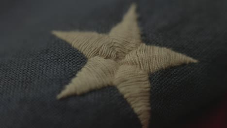 detalle de la bandera estadounidense con 13 estrellas de la revolución