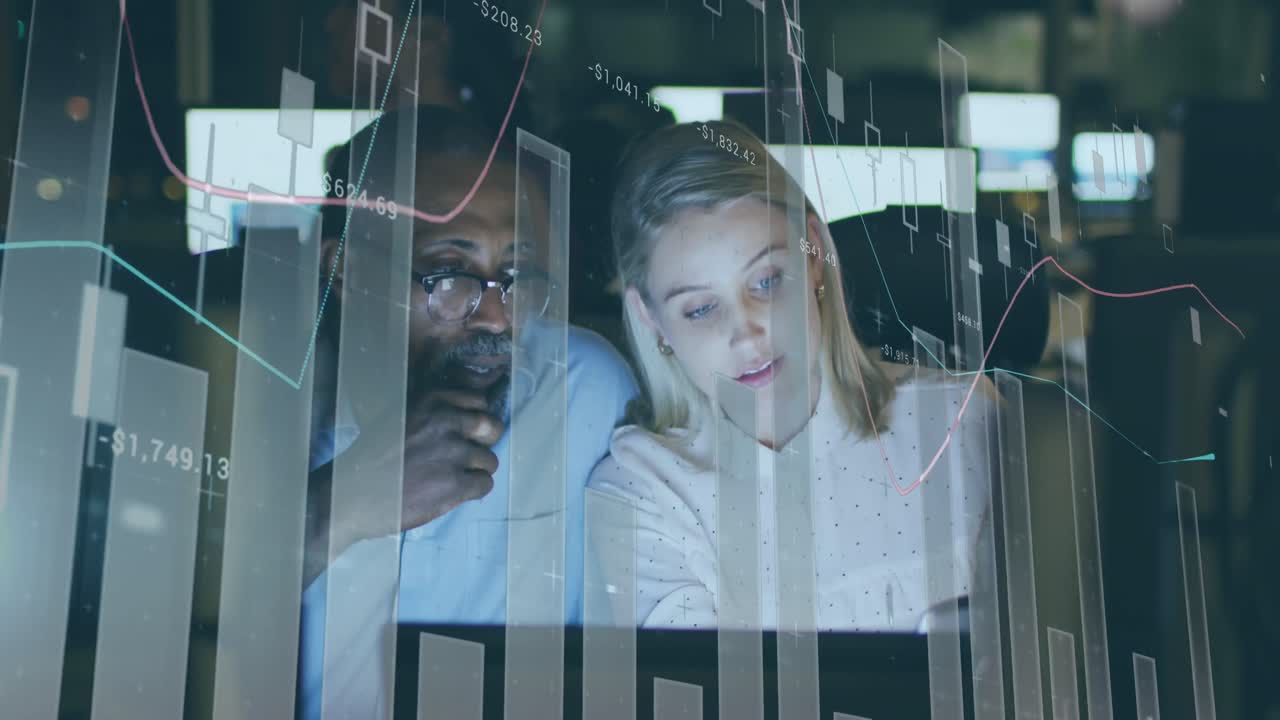 animación del procesamiento de datos sobre personas de negocios hablando en la oficina