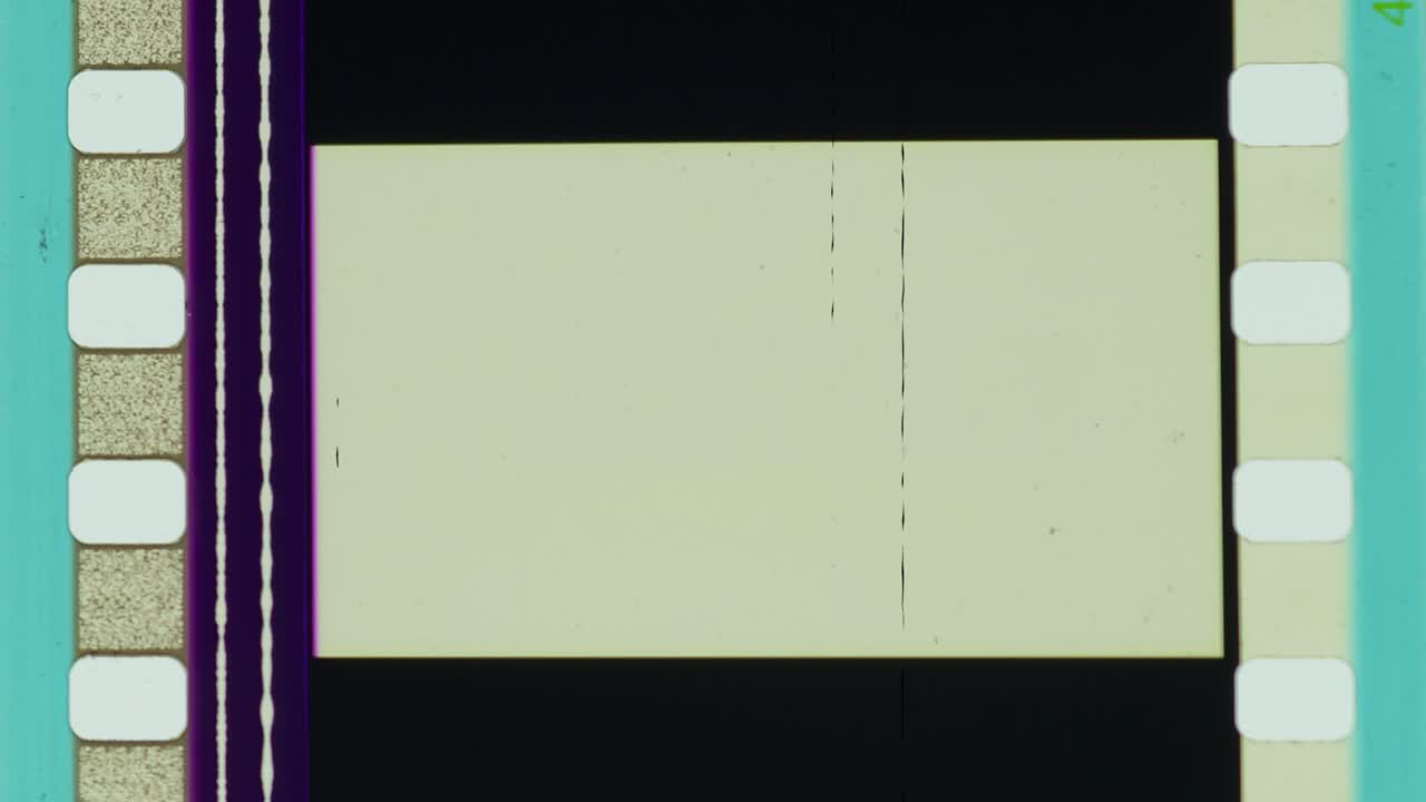 영화 스트립 35mm 릴 시네마 오래된 빈티지  먼지 가장자리 스크래치 4k