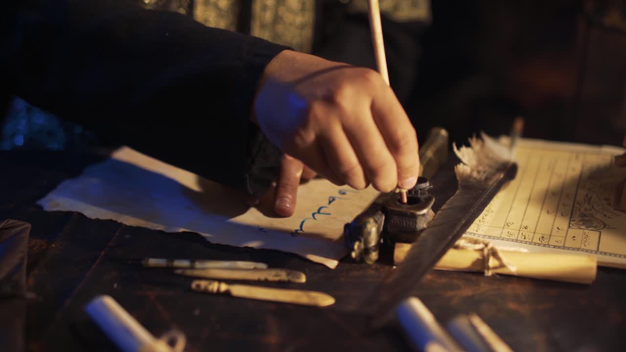 아랍어로 쓰여져 있습니다.