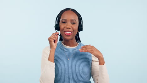 Happy-black-woman,-call-center